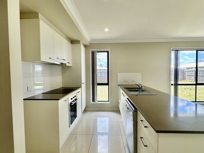 1 / 5 Corack Avenue, Cambooya