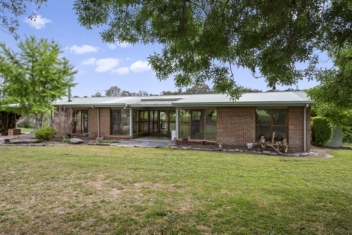 560 Old Tolmie Road, Mansfield