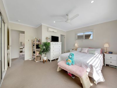 25 / 1 Collins Lane, Kin Kora