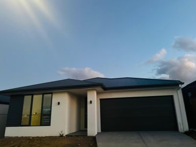 18 Pebble Road, Pakenham