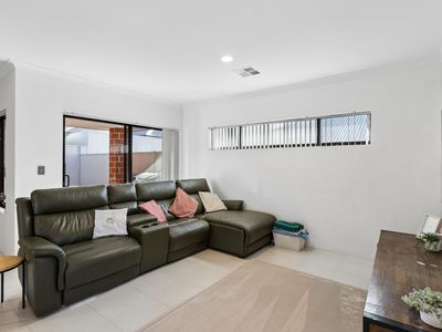 12 Roebuck Boulevard, Eglinton