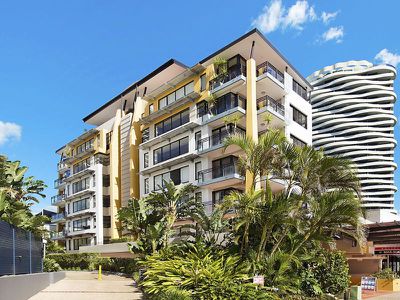 7 / 10 Albert Avenue, Broadbeach