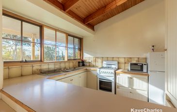 63 Beaconsfield-Emerald Road, Beaconsfield Upper