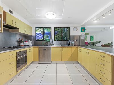 16-18 Edward Street, Cairns North