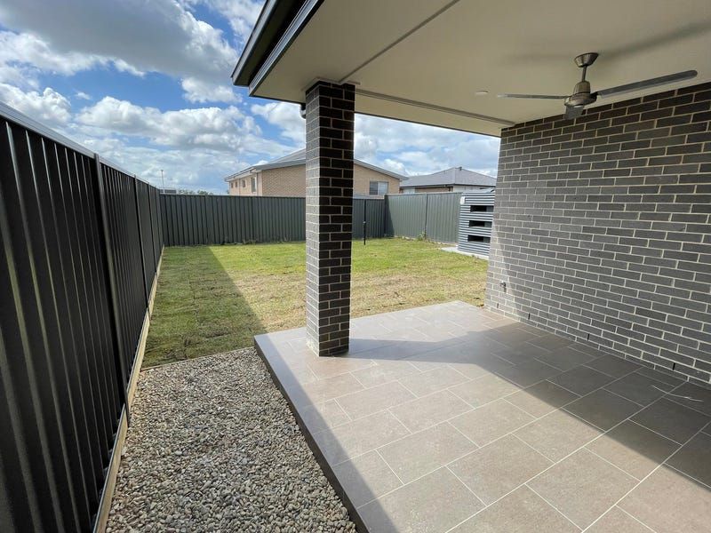 5 Narooma Street, Gregory Hills
