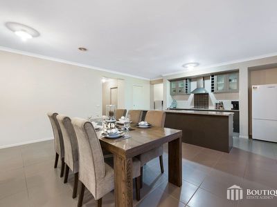 42 Kindred Avenue, Cranbourne North