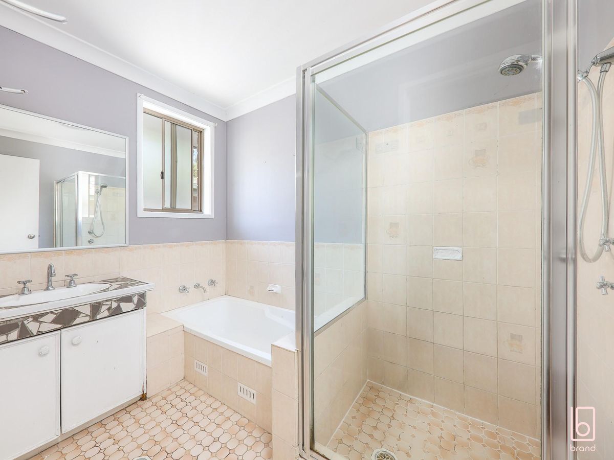 16 White Swan Avenue, Blue Haven