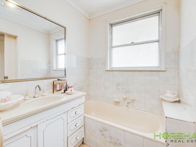 9 Felstead Avenue, Horsham