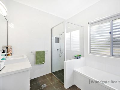 10 PAPERBARK COURT, Woodgate