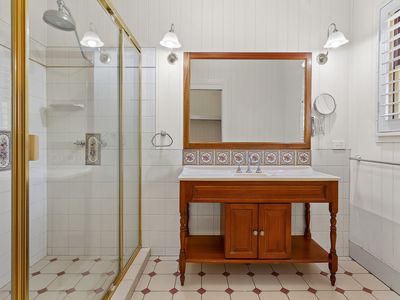 17 Young Street, Milton