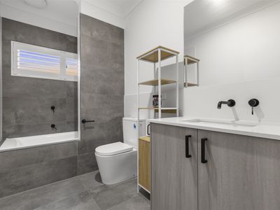 2 / 5 Stellmach Street, Everton Park