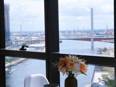 Stylish Waterview Apartment, Docklands