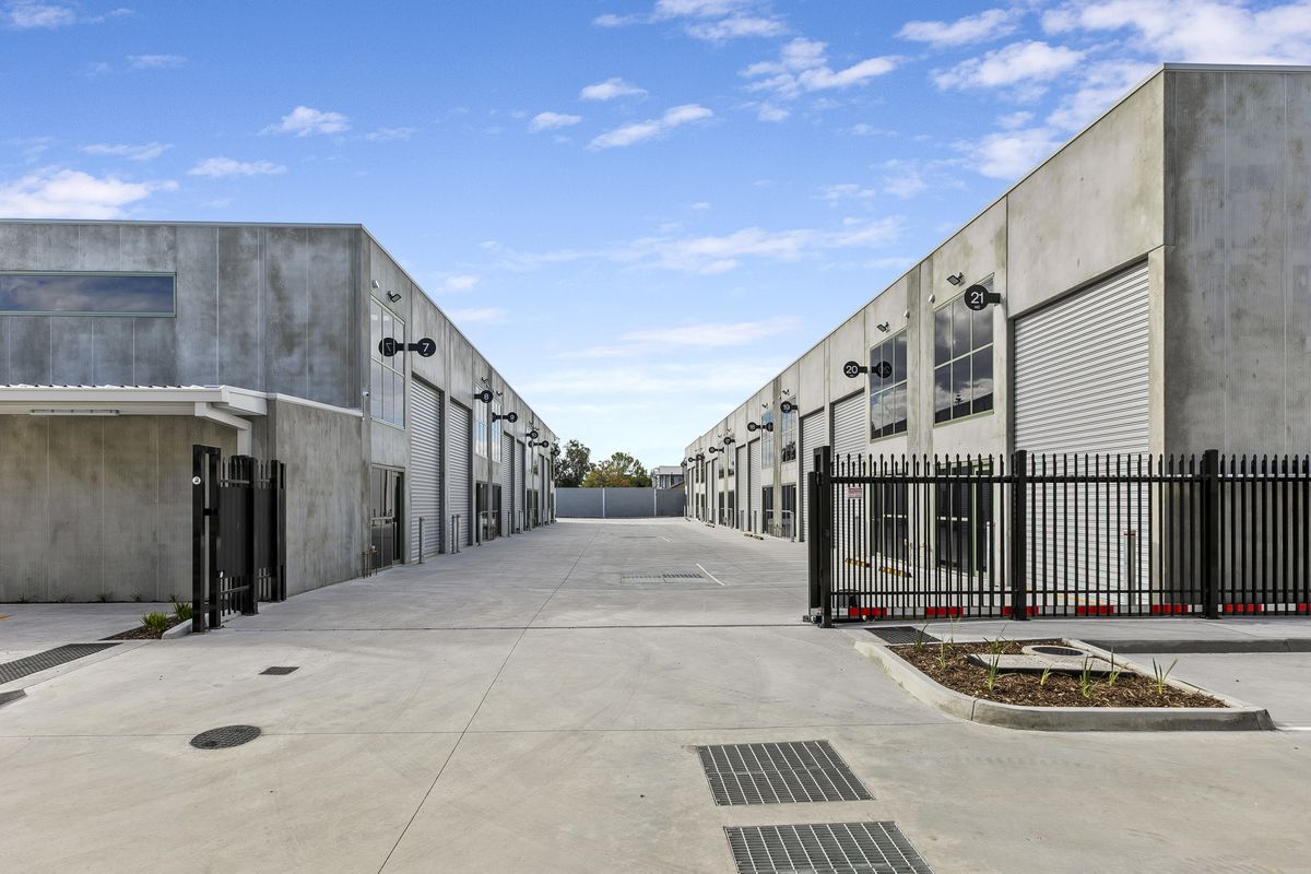 8 & 17 / 144 Hall Street, Spotswood