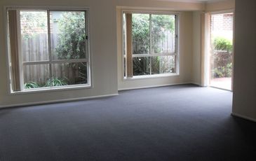 8 Grange Circuit, Beaconsfield
