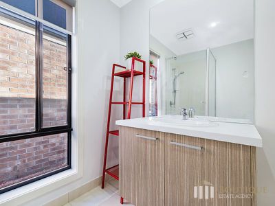 87 Lineham Drive, Cranbourne East