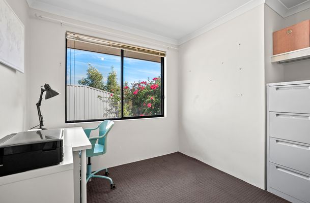 2 PENDRAGON LANE, Baldivis