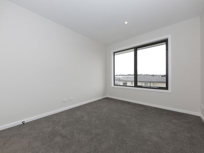 204 / 3 BILLY BUTTONS DRIVE, Narre Warren