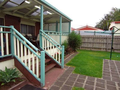 42 Avondale Ave, St Albans