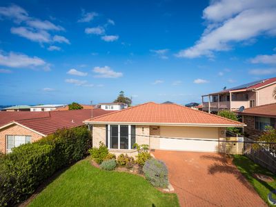 16 Sunset Boulevard, Kianga