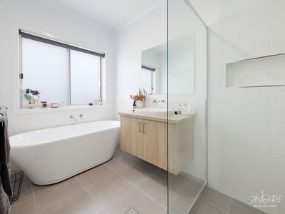 15 BAKER STREET, Tangambalanga
