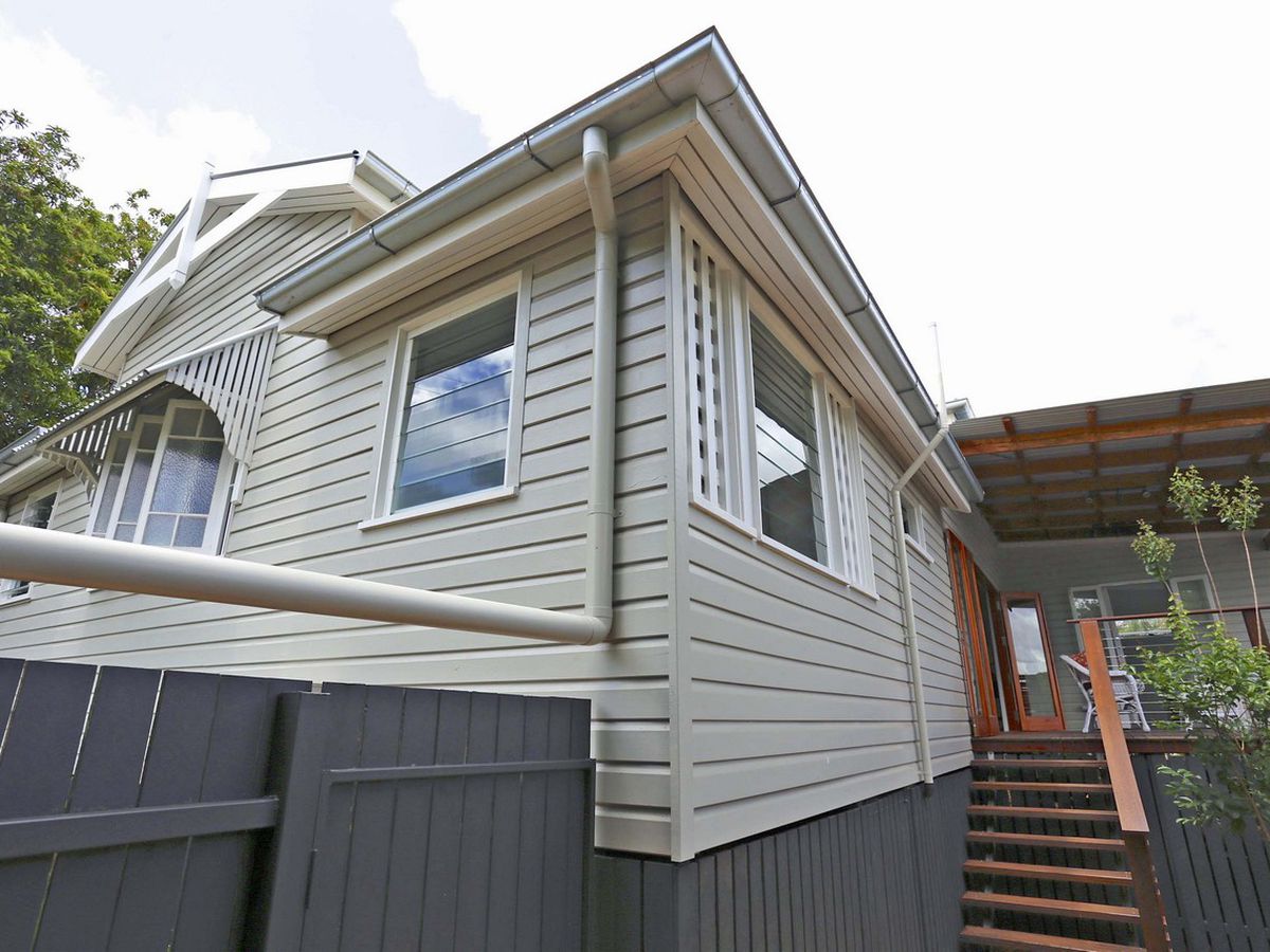 9 Downing Street, Malanda