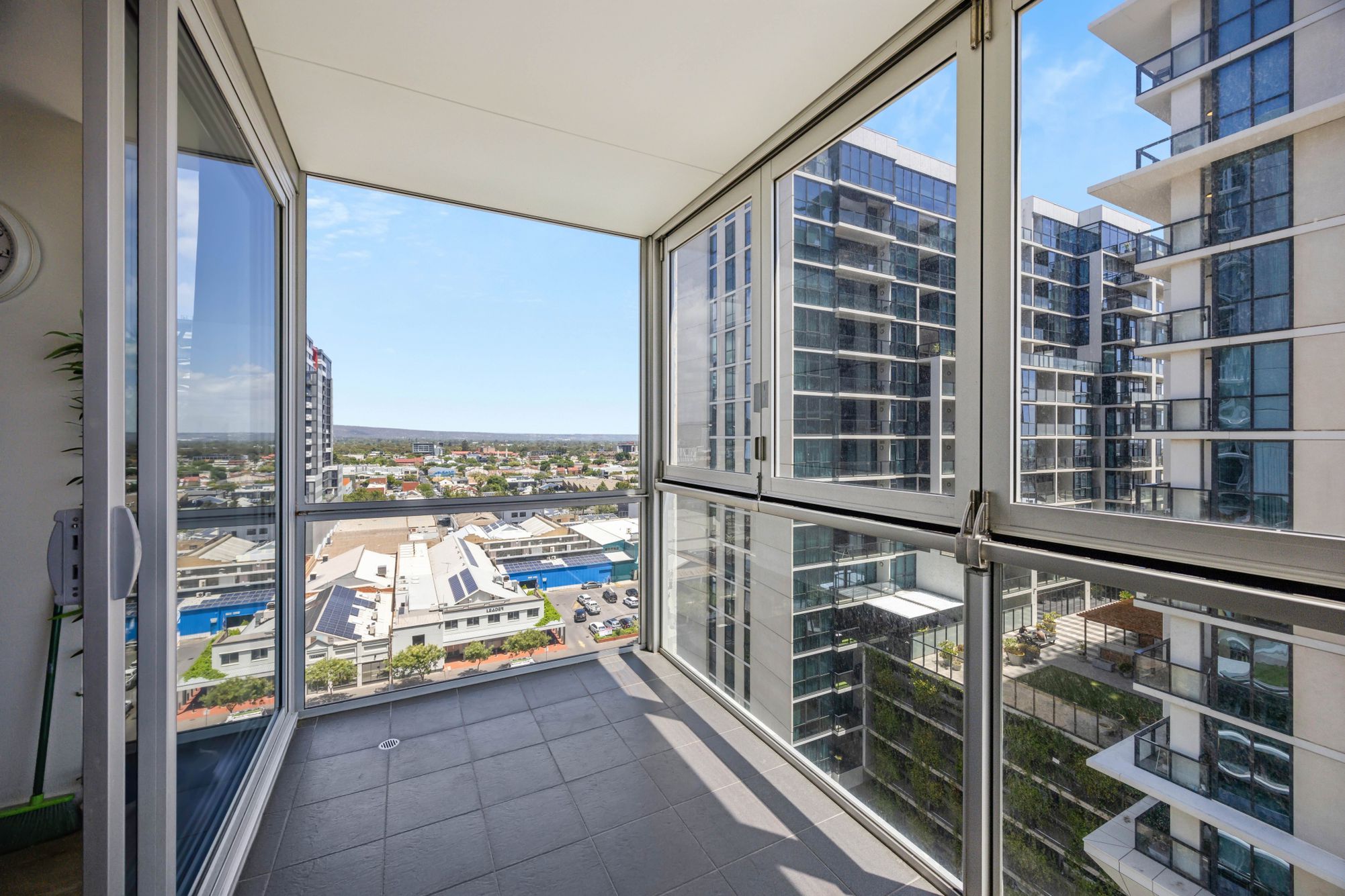 1107 / 10 Balfours Way, Adelaide