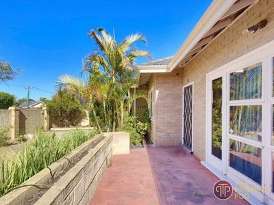 7 May Drive, Nollamara