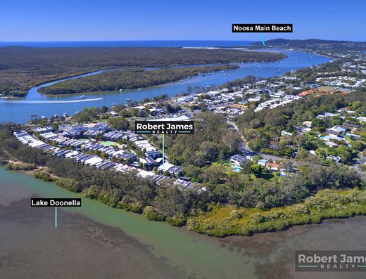 DUAL KEY TOWNHOUSE WITH MULTI USE OPTIONS! image 11