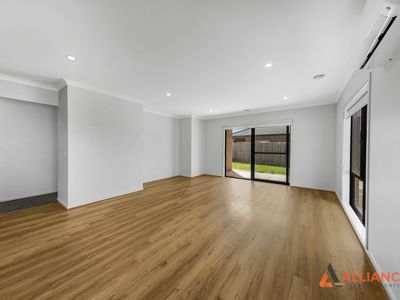 25 Mervyn Way, Mambourin