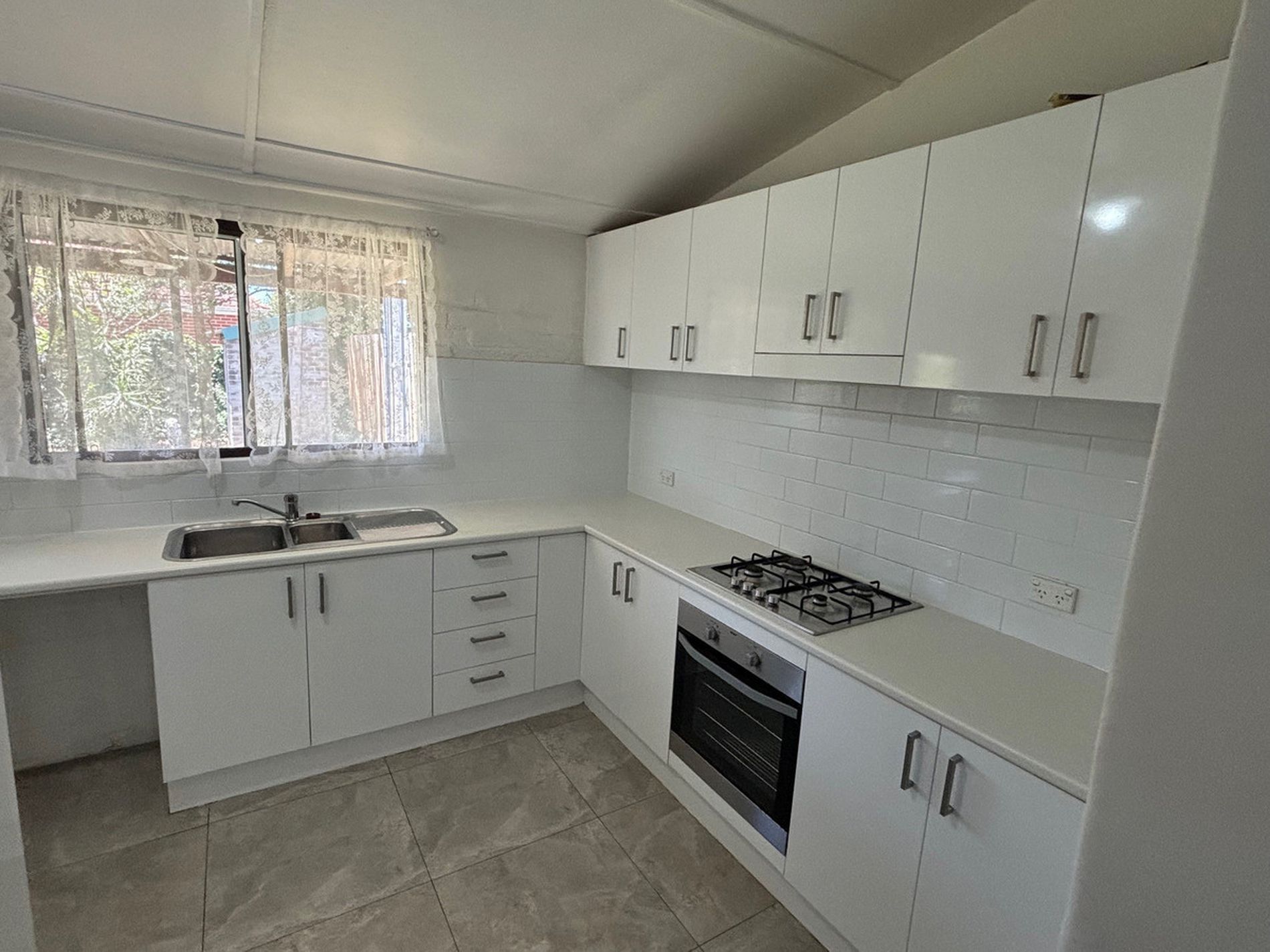 31 Sutherland Street, St Peters