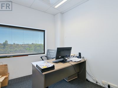 12W/817 Beeliar Drive, Cockburn Central