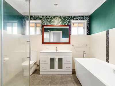 18 Picton Court, Sale