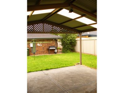 25 Greenbank Grove, Hackham