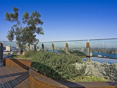 R215 / 200-220 Pacific Highway, Crows Nest