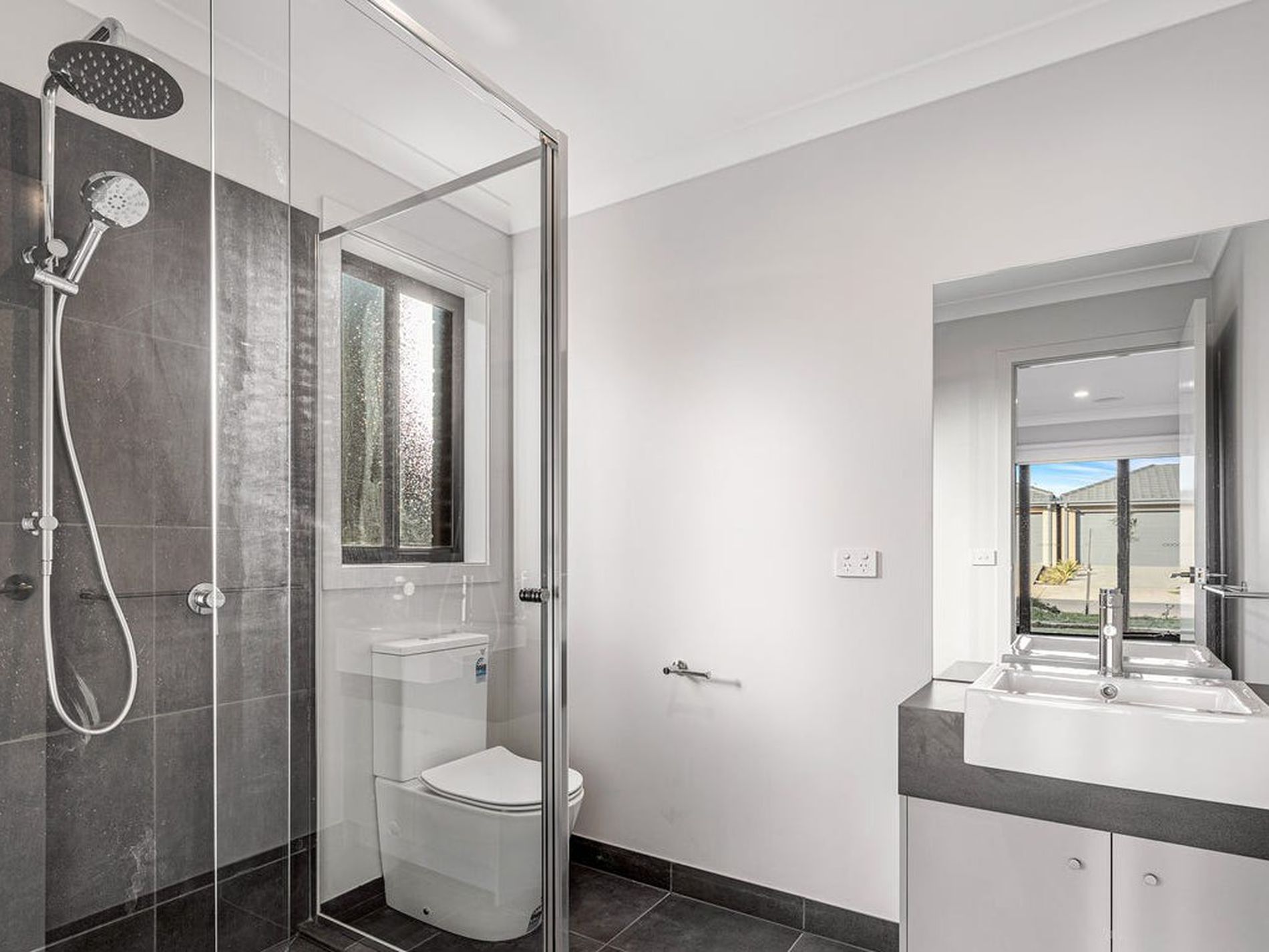 8 Library Road, Mambourin