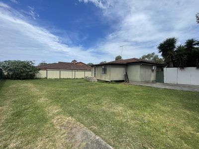 1 Barnfield Place, Dean Park