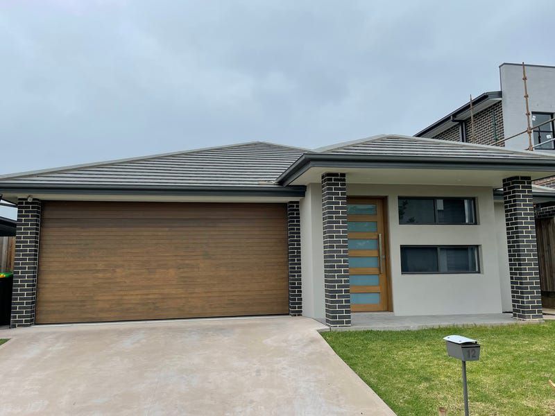 12 Meale Avenue, Gledswood Hills