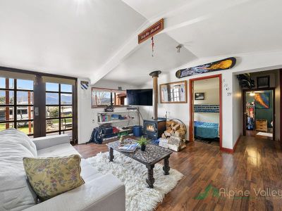 32 Young Crescent, Tawonga South