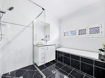 8 Blue Gum Place, Wakerley