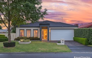 23 Grange Circuit, Beaconsfield