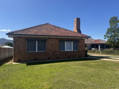 28 PARRY STREET, West Tamworth