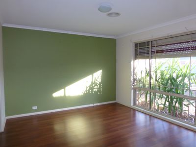 32 Cuthbert Avenue, Truganina