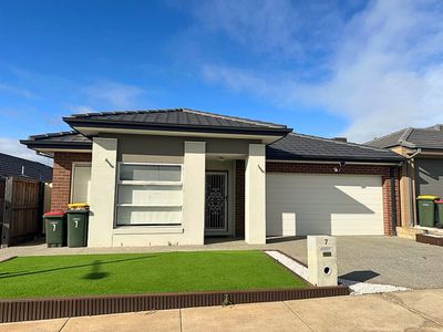 7 Pepita Crescent, Manor Lakes