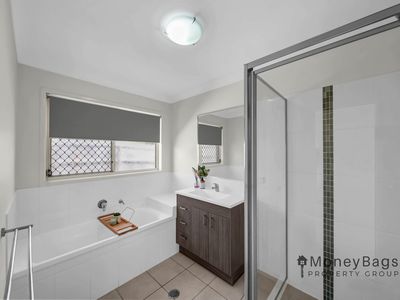 4 Phoebe Way, Gleneagle