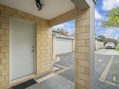 2 / 99 Manning Road, Manning