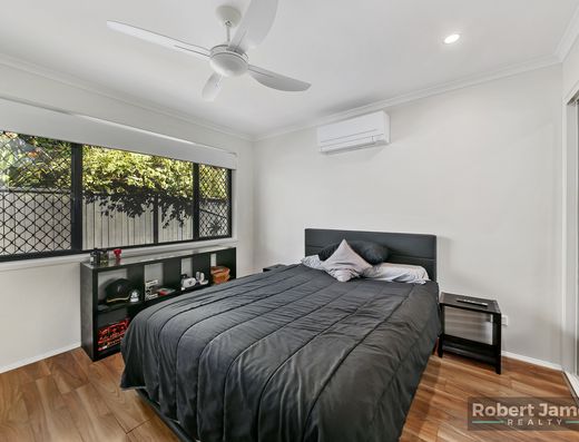 UNIQUE DUAL LIVING AT ITS BEST image 31