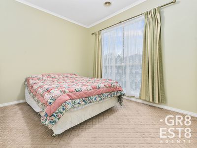 30 Hal Porter Terrace, Lynbrook