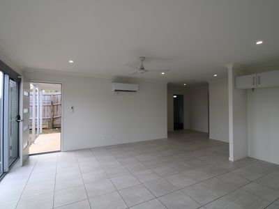 1 / 2 Herald Close, Kallangur