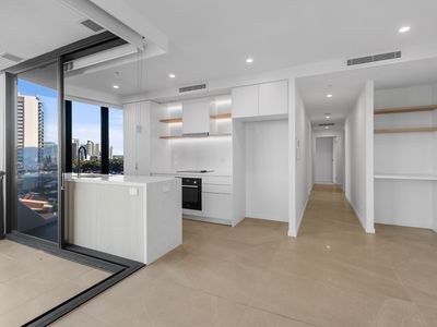 1007 / 15 Cannes Avenue, Surfers Paradise