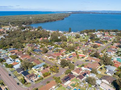 2 / 2 Rodney Close, Lake Munmorah